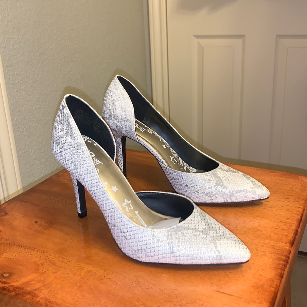 NWT Snake Print Pointed Toe Heel